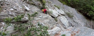 不畏艱險跨單位救援！瓦拉米步道失聯案第9日於溪谷尋獲！