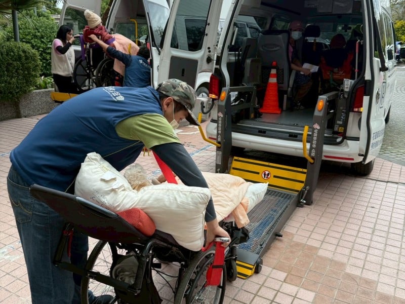 與身障朋友共行 ! 花蓮縣政府「復康巴士」持續免費服務