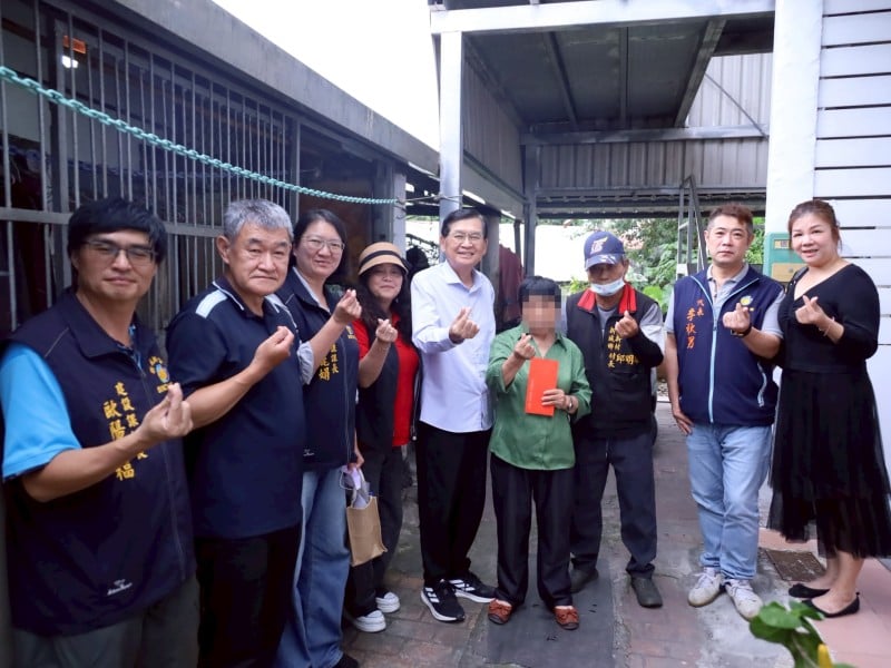 新城鄉獨居長者住宅受損 何禮臺即時關懷致贈慰問金協助修繕