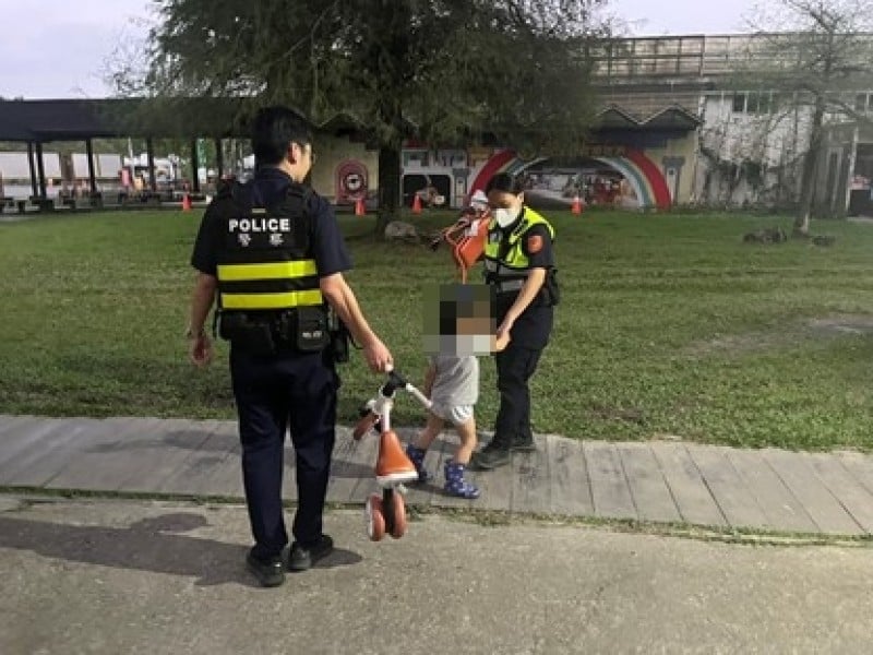 光復4歲男童包著尿布走失 警沿路詢問找到母親