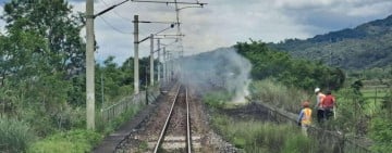 玉里至三民間火警影響行車　台鐵列車雙向延誤、自強號折返待命