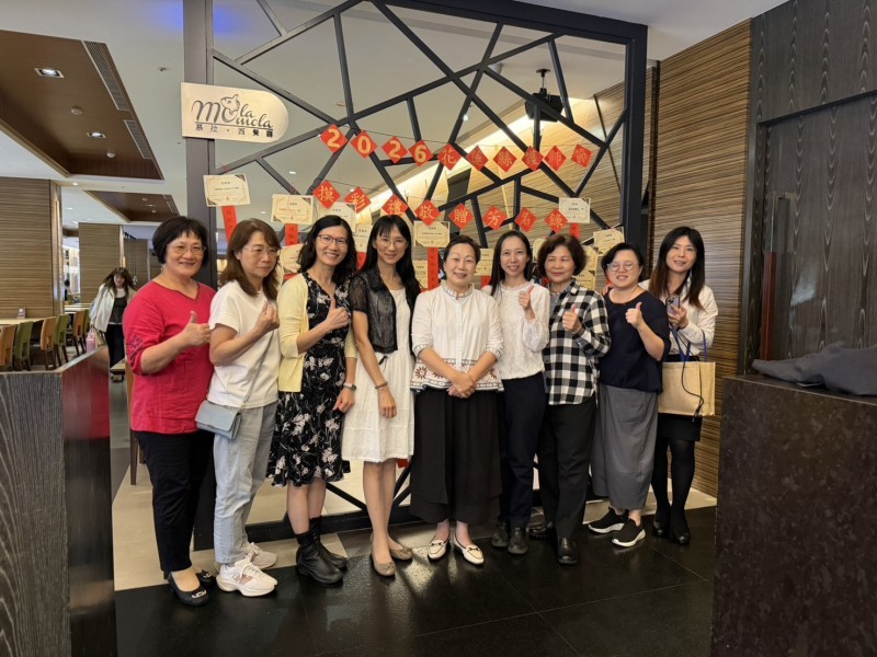 溫馨歡慶護師節 表揚資深及優良學校護理人員