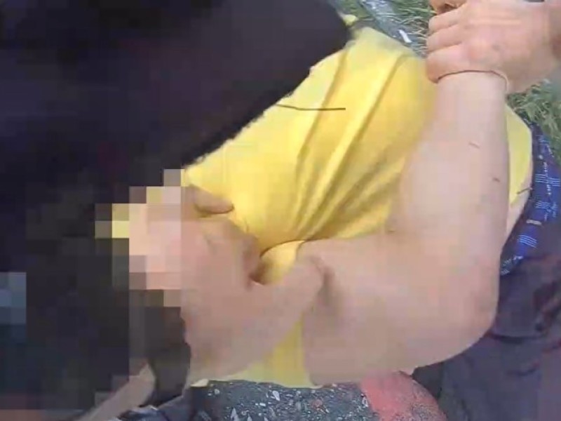 男子酒後失控攻擊救護人員及救護車