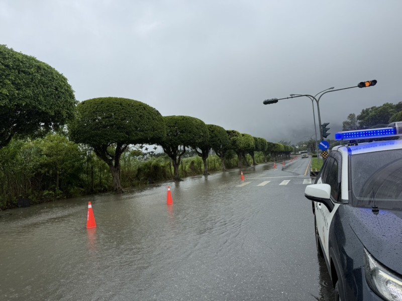 大雨造成台9線鳳林段積水 行車請注意