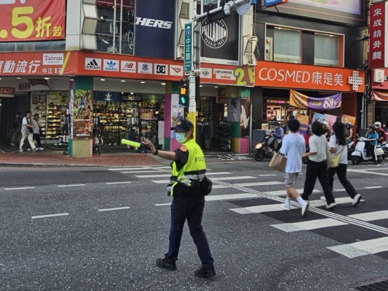 端午節連續假期將至 花警強化交通疏導守護民眾平安出行