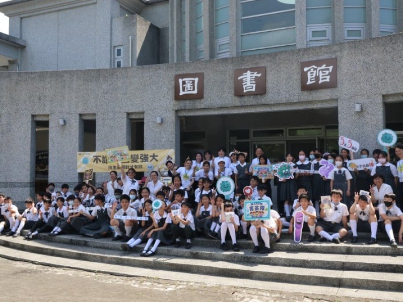 玩闖關學抗藥性　花蓮慈院感管室帶慈小學生打敗超級細菌