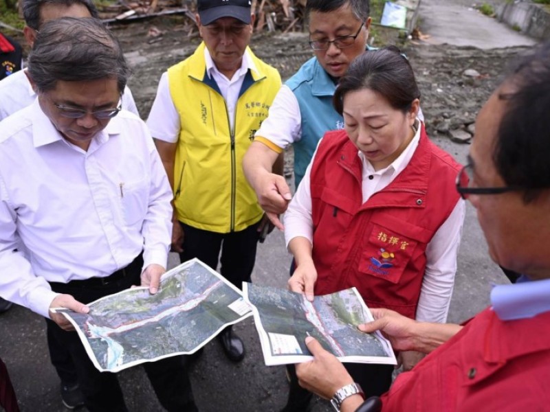 萬里溪堰塞湖黃色警戒 徐榛蔚率隊實地會勘