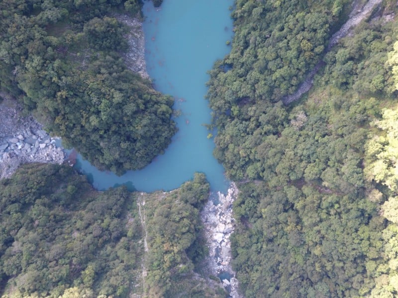 萬里溪堰塞湖風險未除 ! 湖區「右岸崩塌地邊坡」仍不穩定