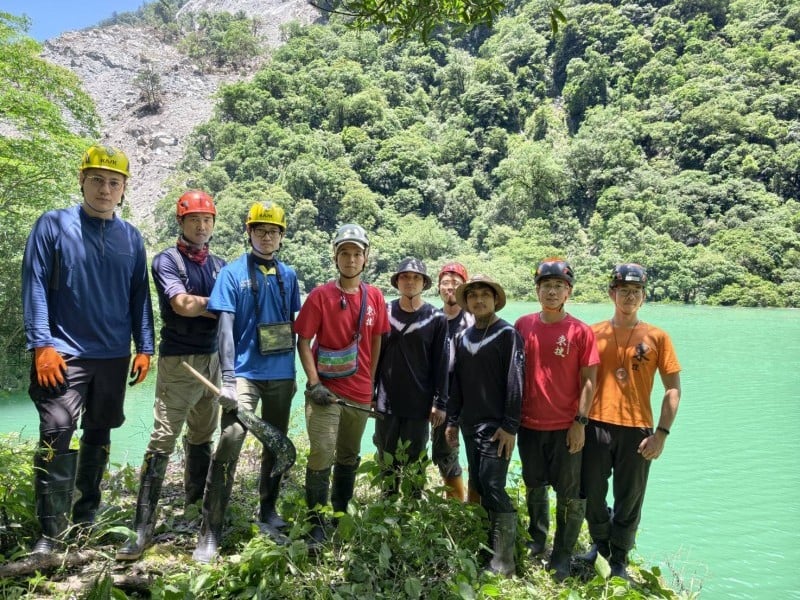 萬里溪堰塞湖特遣隊完成勘查任務平安撤離