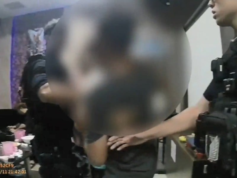 酒後失控拒配合還襲警