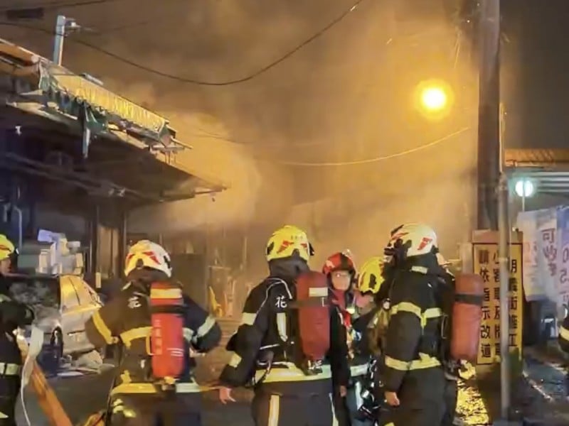 花蓮市重慶市場旁住宅驚傳火警　消防緊急搶救中