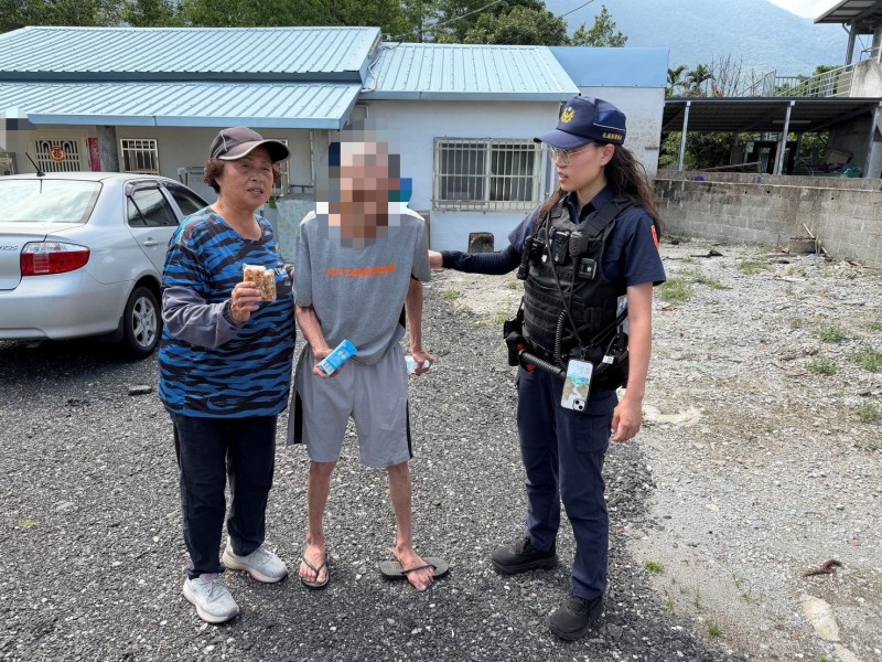 失智翁外出迷途　新城警暖心協尋助其平安返家