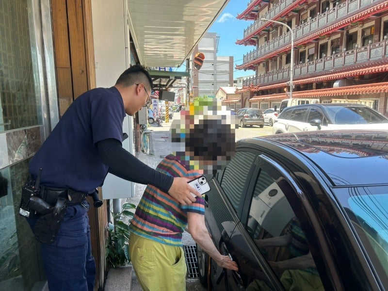 老婦不知歸家路 吉安警暖心護送返家