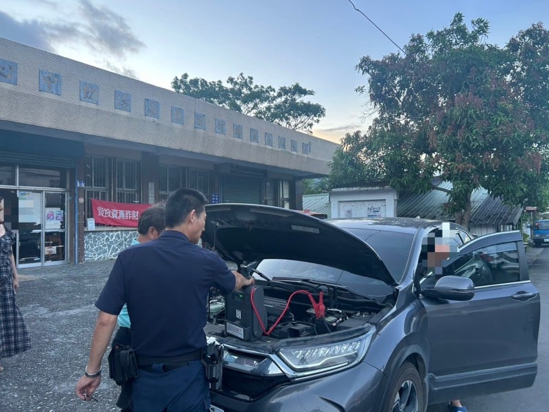 男洽公返家車子電瓶沒電 警結合村長救助返家