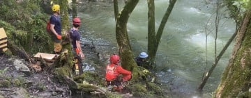 強化萬里溪堰塞湖防災監測 新增側岸式水位計與雨量監測設備 
