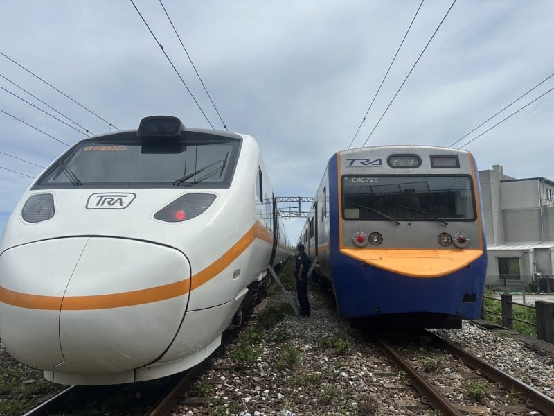 電車線異常拉扯集電弓！台鐵218次列車花蓮停駛　鐵警協助疏導旅客與交通