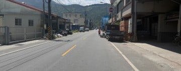 九旬老翁騎機車自撞路旁貨車送醫不治