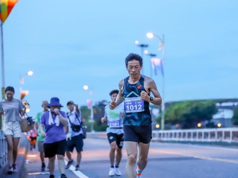 花慈40周年千人晨跑　從星光跑向陽光迎向下一個醫療40年