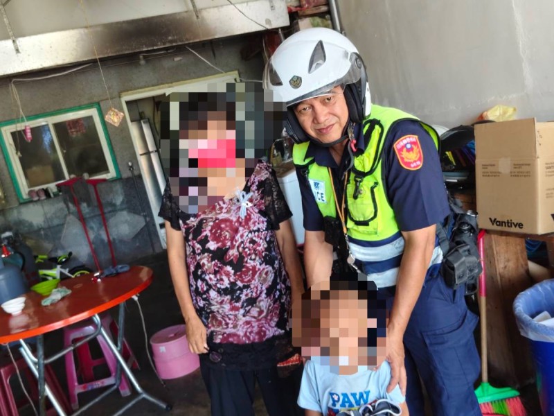 3歲童赤腳徘徊台8線　新城警熱心尋親獲家屬感謝