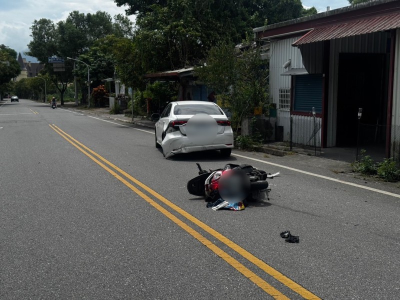 瑞穗溫泉路女駕車與機車碰撞 男騎士受傷送醫