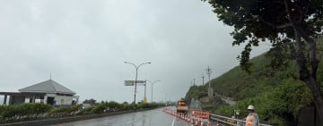 台11線鹽寮路段邊坡受雨勢影響　今上午10時起南下外側車道管制