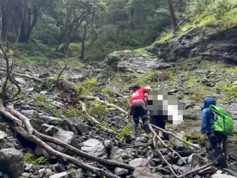 南投登山隊伍行經玉林橋遇溪水暴漲釀1死 花蓮縣消防局出動4車26人搜救