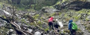 有關南投登山隊伍行經玉林橋遇溪水暴漲釀1死 花蓮縣消防局出動4車26人搜救