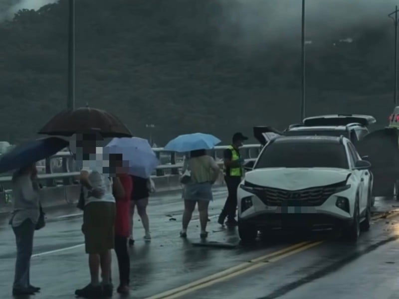 大雨視線不佳！「最美金崙大橋」南下發生嚴重事故　提醒用路人雨天行車務必小心