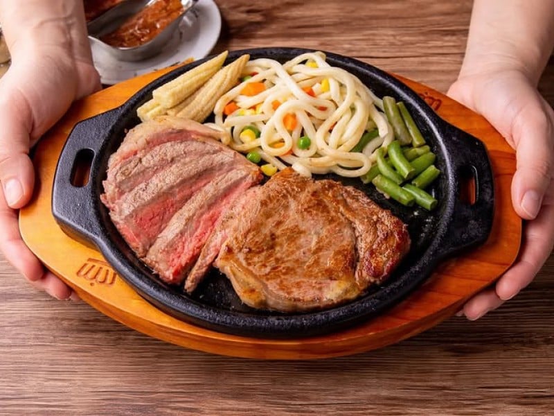 貴族世家回來了 ! 9/13 新型態「mini」店型回歸 最低299元「排餐+沙拉吧吃到飽」