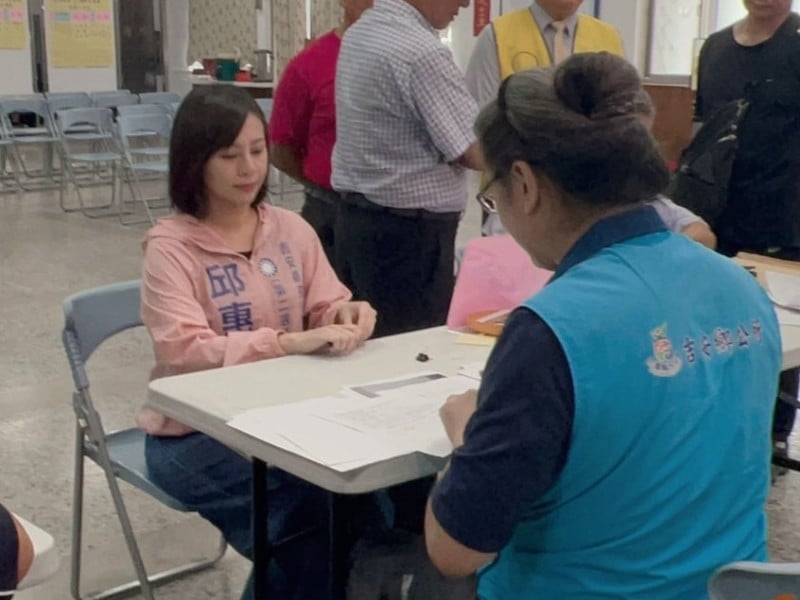 邱惠敏登記參選吉安鄉民代表　「HEART真心服務」承諾用行動守護五村