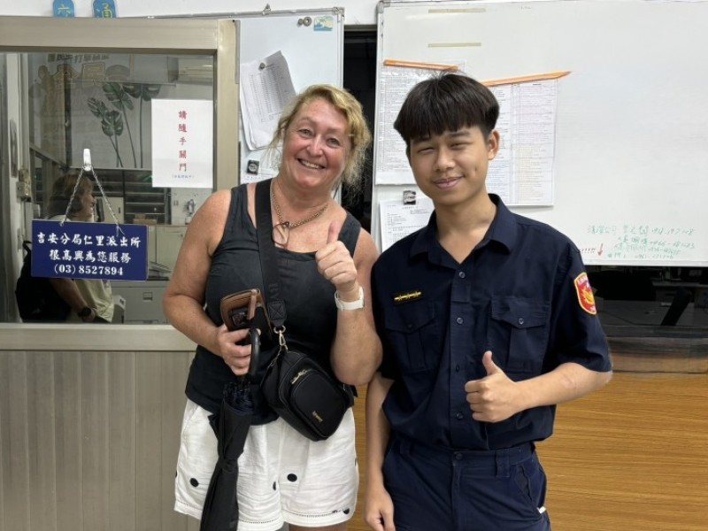 龍舟錦標賽澳洲選手搭車落錢包 警方迅速尋回