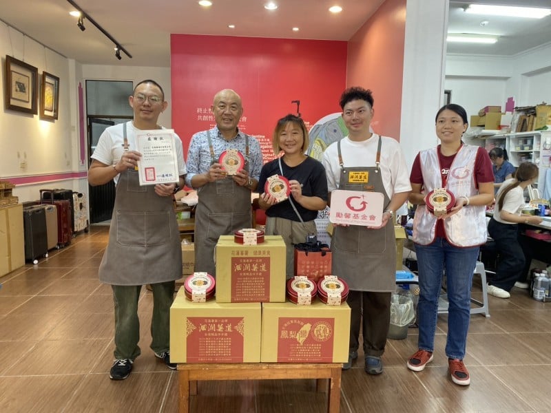 花蓮在地名店捐600盒「洄瀾曲奇」溫暖社福團體