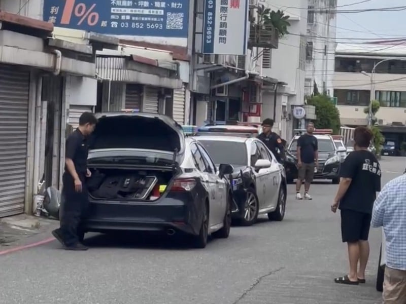花蓮吉安北昌一街驚見疑似持刀男子　警車到場、男子隨後離開現場