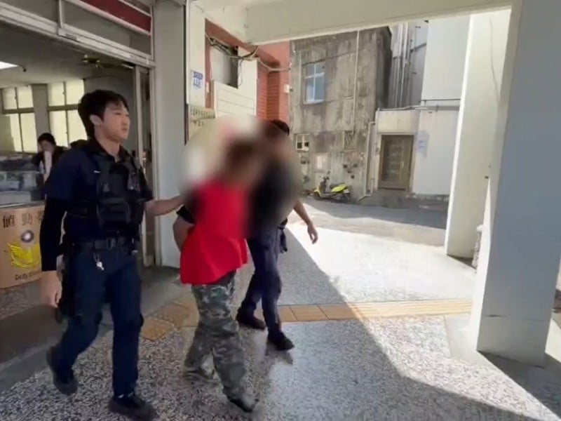 深夜闖紅燈拒檢逃逸 原來是通緝犯還持毒