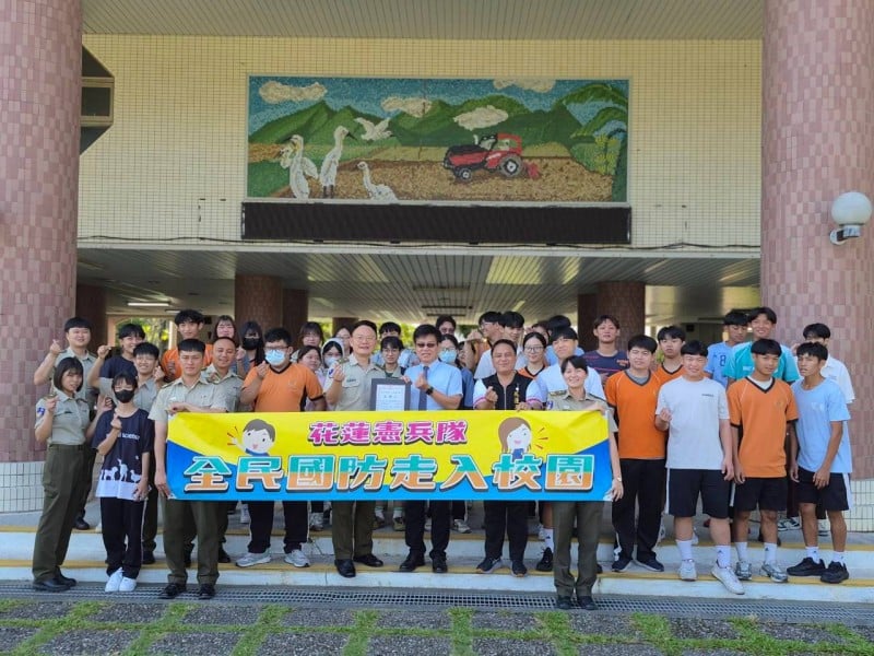  花蓮高農辦理全民國防體驗 學生體驗無人機、水彈射擊與刑案鑑識