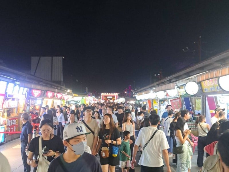 中秋連假花蓮人潮湧現　東大門夜市單日逾1.9萬人次、月見原聲演唱會登場