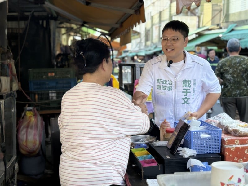 中秋連假不停歇！戴于文辦完親子活動再掃美崙早市 推在地振興券　讓消費走進市場、留在花蓮
