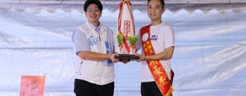 父母親手披上彩帶！謝豪杰競選總部成立　感性喊話：沒有強大背景，只有不願放棄的決心