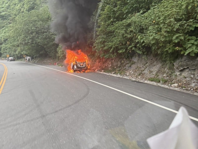 台9線164K傳自小客車火燒車　起火原因待釐清