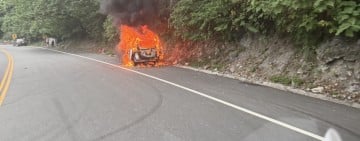 台9線164K傳自小客車火燒車　起火原因待釐清
