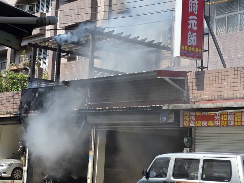 花蓮吉安黃昏市場附近驚傳火警　消防人員到場灌救、起火原因待查