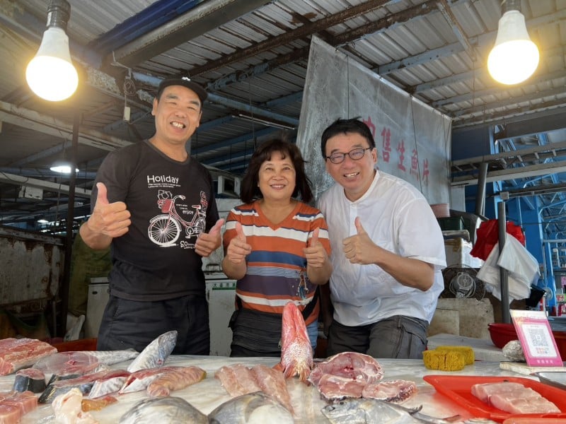 愛吃魚，在市八市場遇見真愛！這對夫妻的魚，吃過就回不去了
