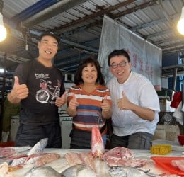 愛吃魚，在市八市場遇見真愛！這對夫妻的魚，吃過就回不去了
