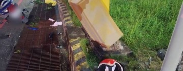 女子毒駕騎機車自撞安全島