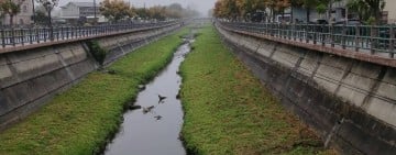 打破行政界線！邱展謙提「吉花共榮」水岸新政　打造七腳川溪四季生活廊道    攜手花蓮市公所推動跨域治理　結合文創市集、星光夜跑及親子走讀，讓七腳川溪成為雙城共享的水岸客廳