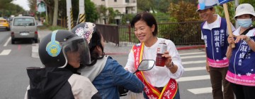 游淑貞花蓮市掃街感受鄉親熱情 盼青年敢拚、婦女安心、百業興旺   