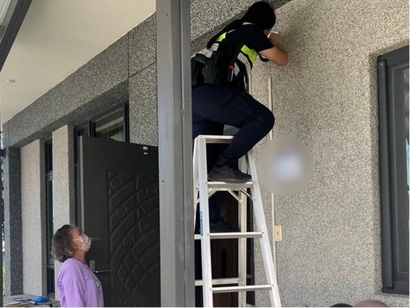 為長輩多添一分安心 ! 女警助裝監視器記憶卡