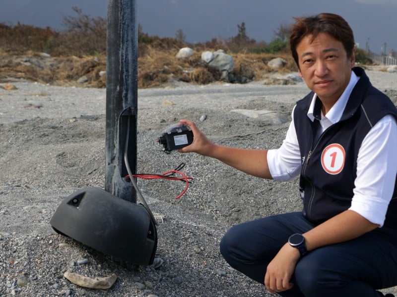 清出柏油路面就好？魏嘉賢批化仁自行車道治標不治本　邀游淑貞騎車會勘