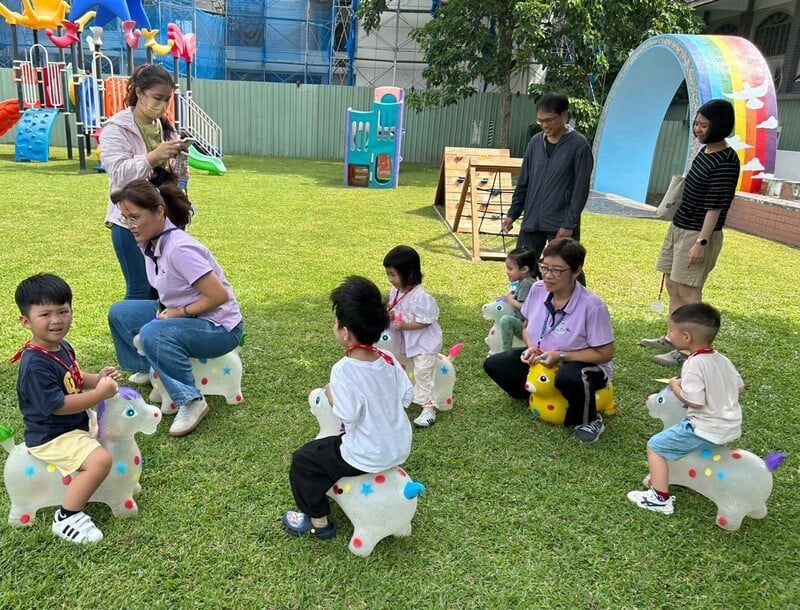 LINE_ALBUM_115.08.08_吉安鄉幼新生體驗_幼童齊喊父親節快樂_游淑貞盼親師協力陪伴孩子快樂成長學習_260809_1_58e5903628aa8e03.jpg
