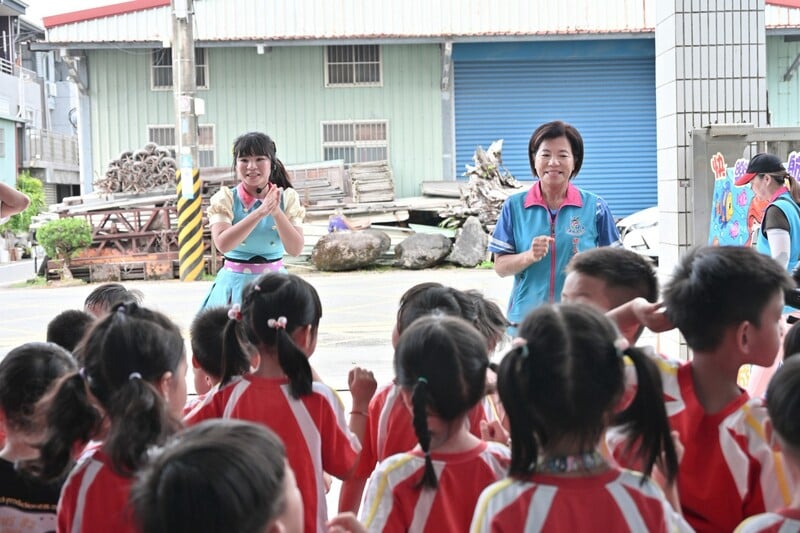 LINE_ALBUM_115.08.10_吉安鄉幼泡泡魔法王國歡樂開學趣_游淑貞陪伴幼兒開心迎接新學期_260811_12_4995f601b3ec7bb0.jpg